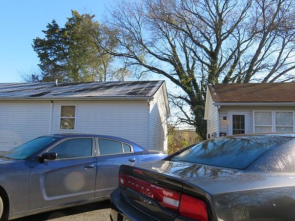 2nd image of 901 Dixon St