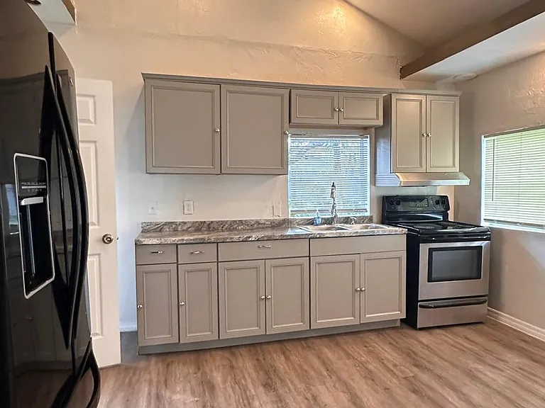 865 Winchester St — Photo 10