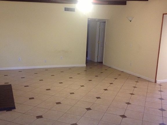4th image of 3420 Greenmeadow Ave