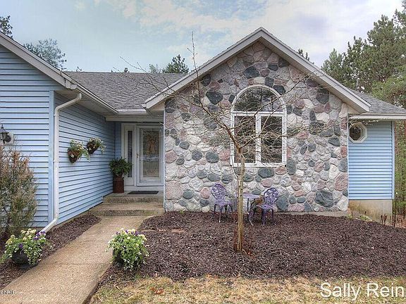 3rd image of 5968 Robin Hill Dr NE