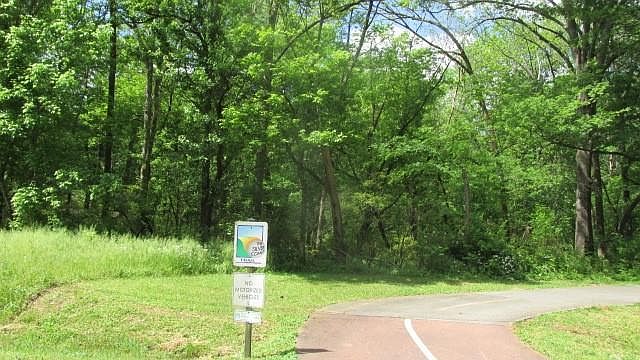 2nd image of 706 Lake St Lot 1