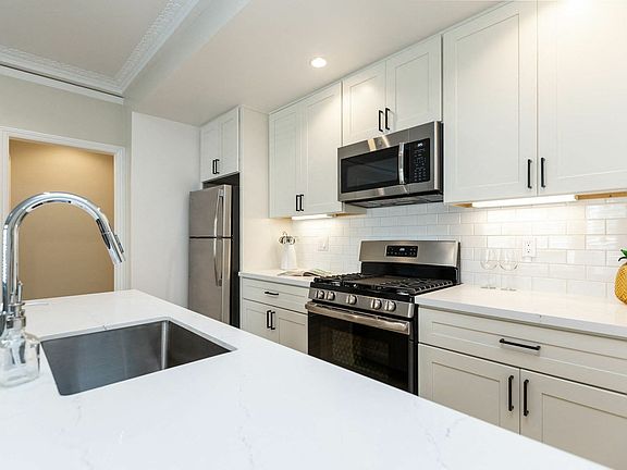 4th image of 847 Pine St #41