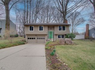 95 Oakhurst Dr, Munroe Falls, OH 44262
