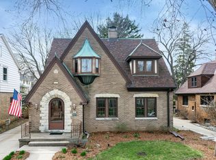 1295 N 63rd St, Wauwatosa, WI 53213