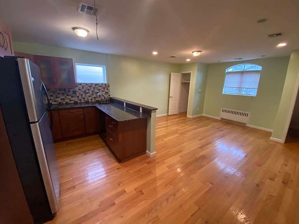1st image of 501 E 4th St Floor 2