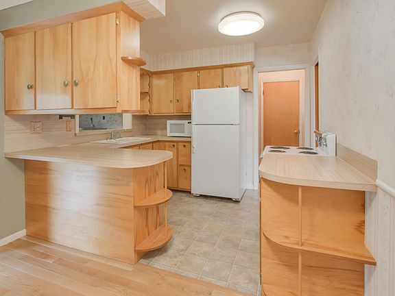 3rd image of 4621 Green Acres Dr