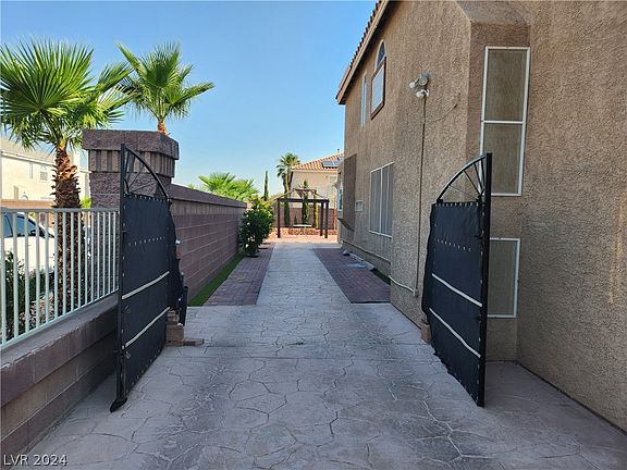 4th image of 6294 Cameo Cove Ave