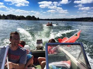 275 Wickshire Dr, Davis, IL 61019