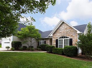 35 Farm Valley Rd, Fletcher, NC 28732