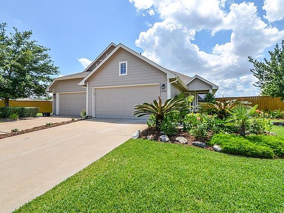 3rd image of 25238 Aspenlodge Ln