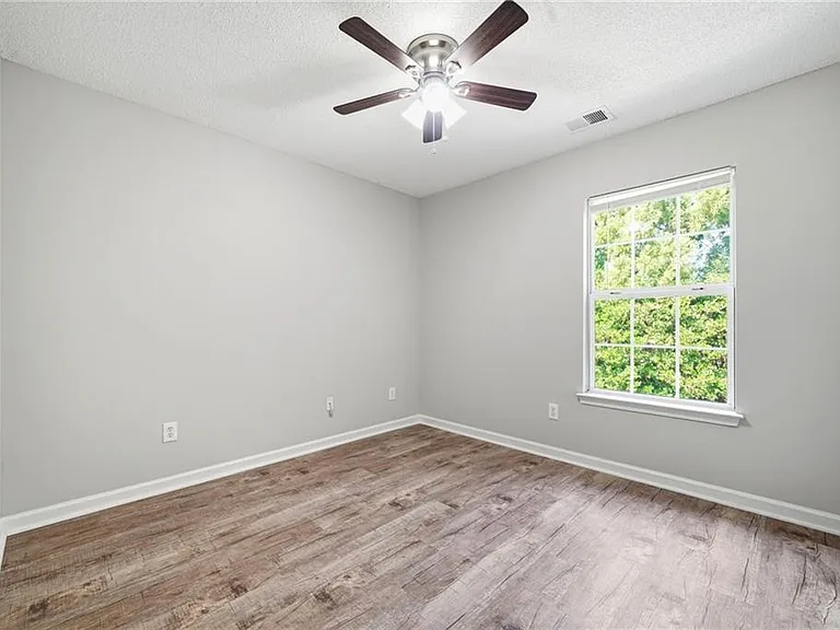 5682 Lawley Dr — Photo 28