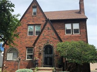 18305 E Park Dr, Cleveland, OH 44119