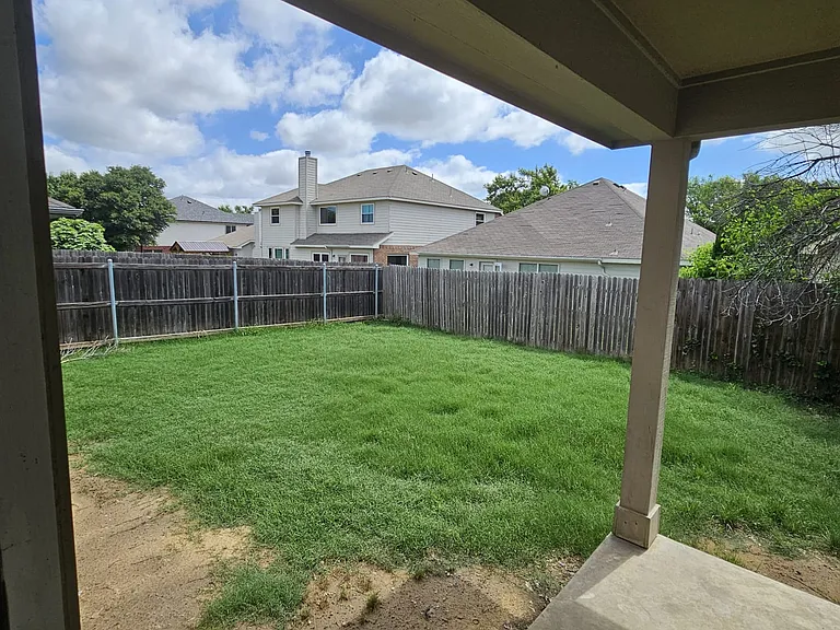 1042 Warbler — Photo 13