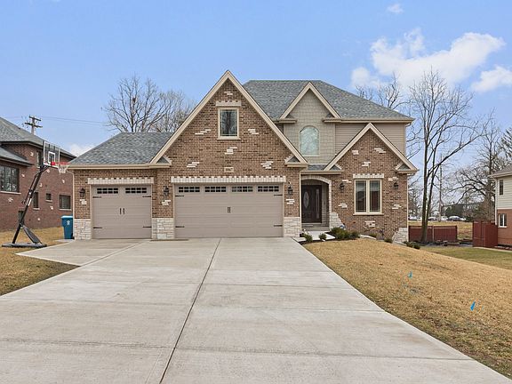 2nd image of 10067 S 86th Ct