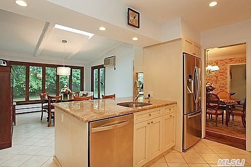 4th image of 61 Robbins Dr
