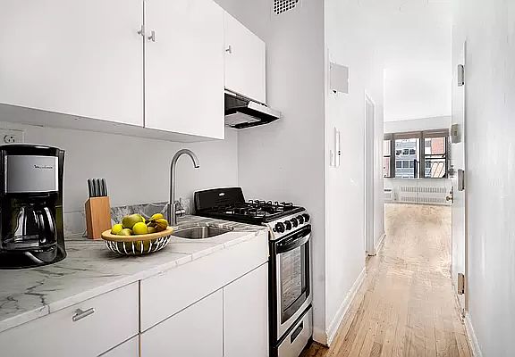 5th image of 210 E 90th St #4A