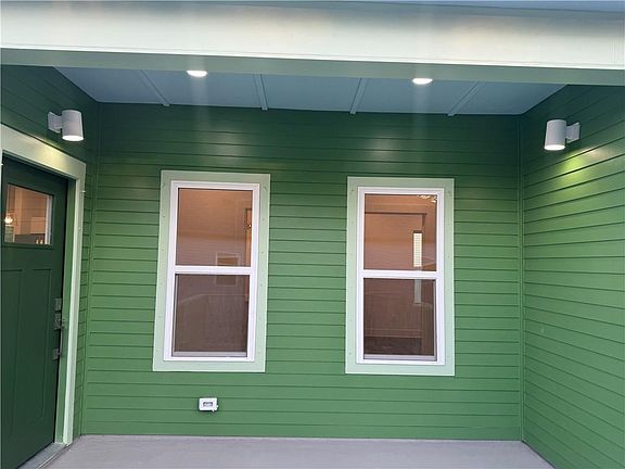 3rd image of 865 Edwards St