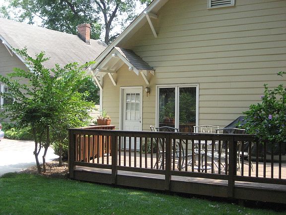 Expansive deck