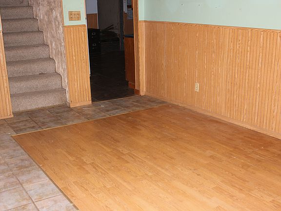 Foyer/Dining Area