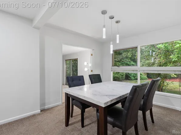 7264 S Tratham Ct, West Bloomfield, MI 48322