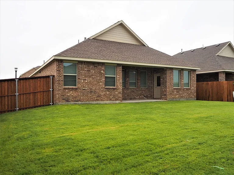 1800 Lakegrove Rd — Photo 29