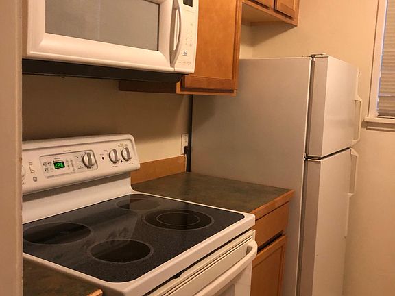 3rd image of 4730 15th Ave NE #B