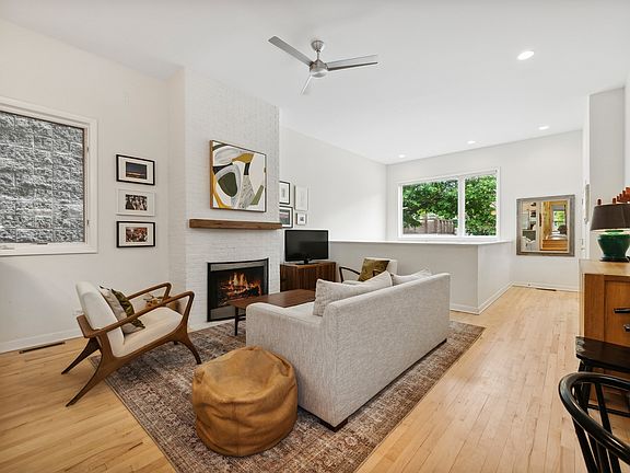 2nd image of 2775 N Kenmore Ave #1
