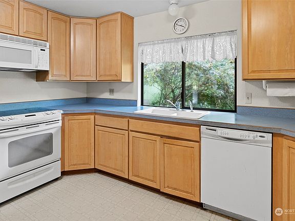 4th image of 11633 Crockett Street SW