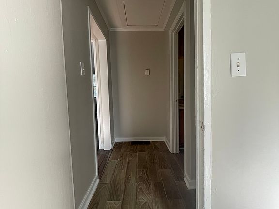3rd image of 930 Meriwether St