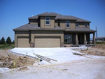 1st image of 613 SW Lake Side Ct