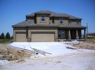 613 SW Lake Side Ct, Blue Springs, MO 64064