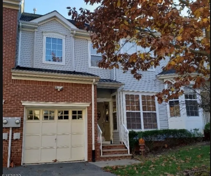 111 Cardigan Ct — Photo 1