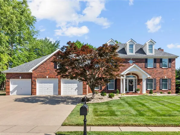 53 Sunset Hills Dr, Edwardsville, IL 62025
