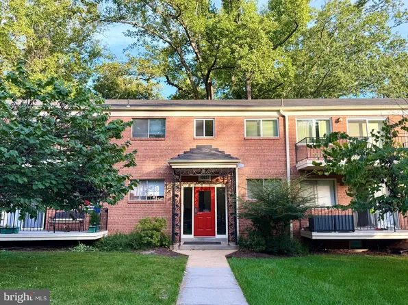 10687 Weymouth St APT 103, Bethesda, MD 20814