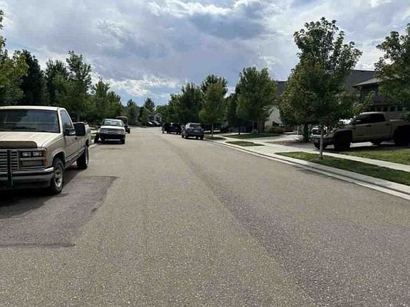 Exterior Neighborhood (street photo)
