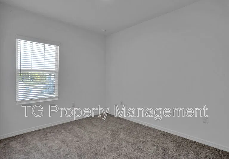 298 Anthony Dr — Photo 11