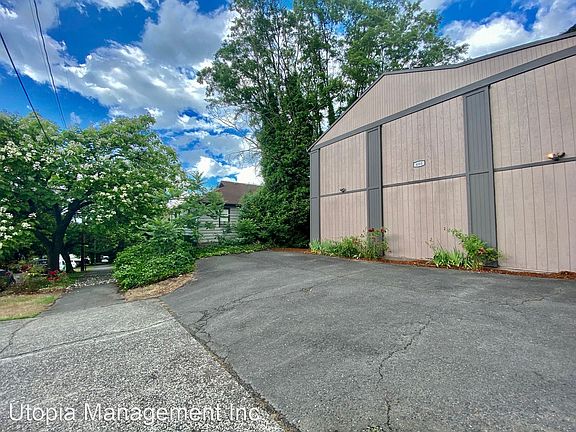 3rd image of 404 NE 63rd Ave #10816031