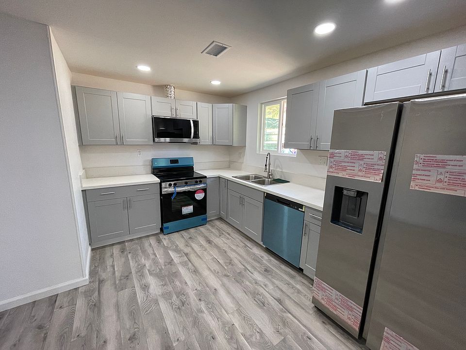 1st image of 21154 Palomar St