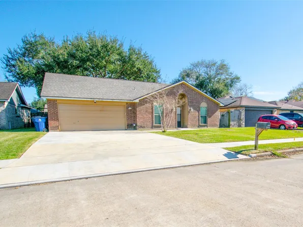 3 Lazybrook St, Angleton, TX 77515