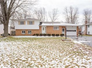 49 Countryshire Dr, Rochester, NY 14626