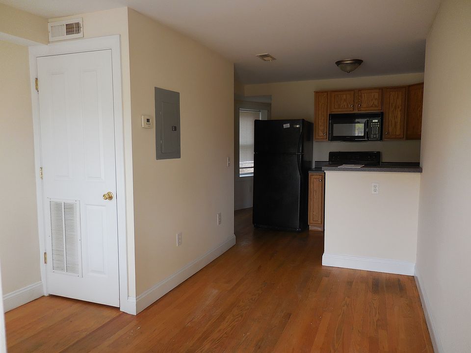 2nd image of 1927 Carrington St APT D