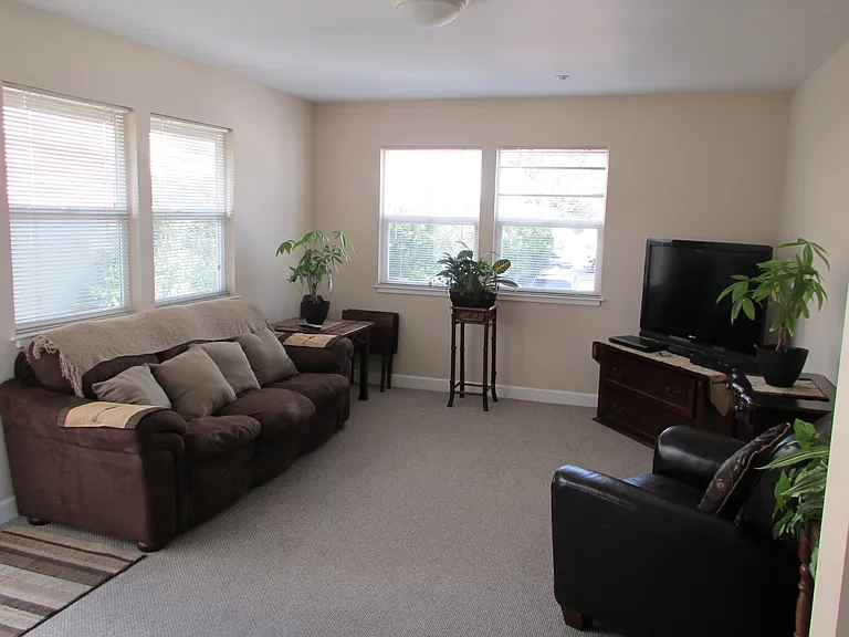 1327 Carmel St — Photo 7