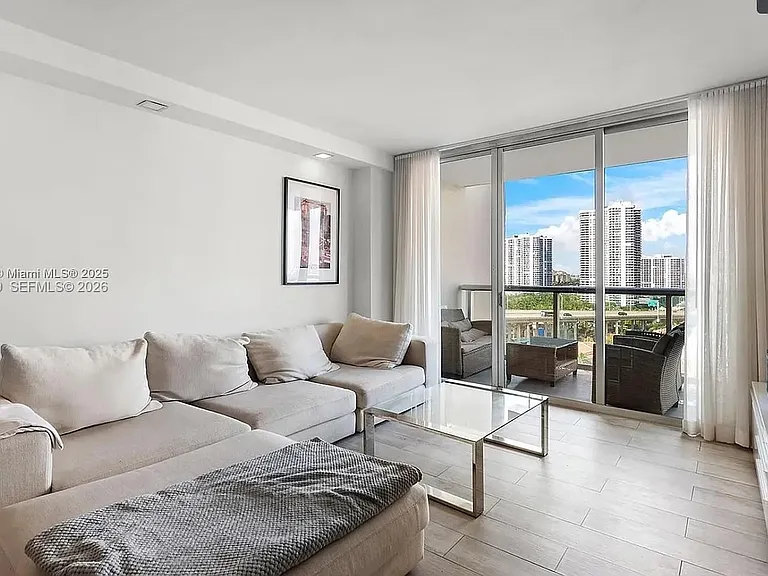 19390 Collins Ave #1519 — Photo 4