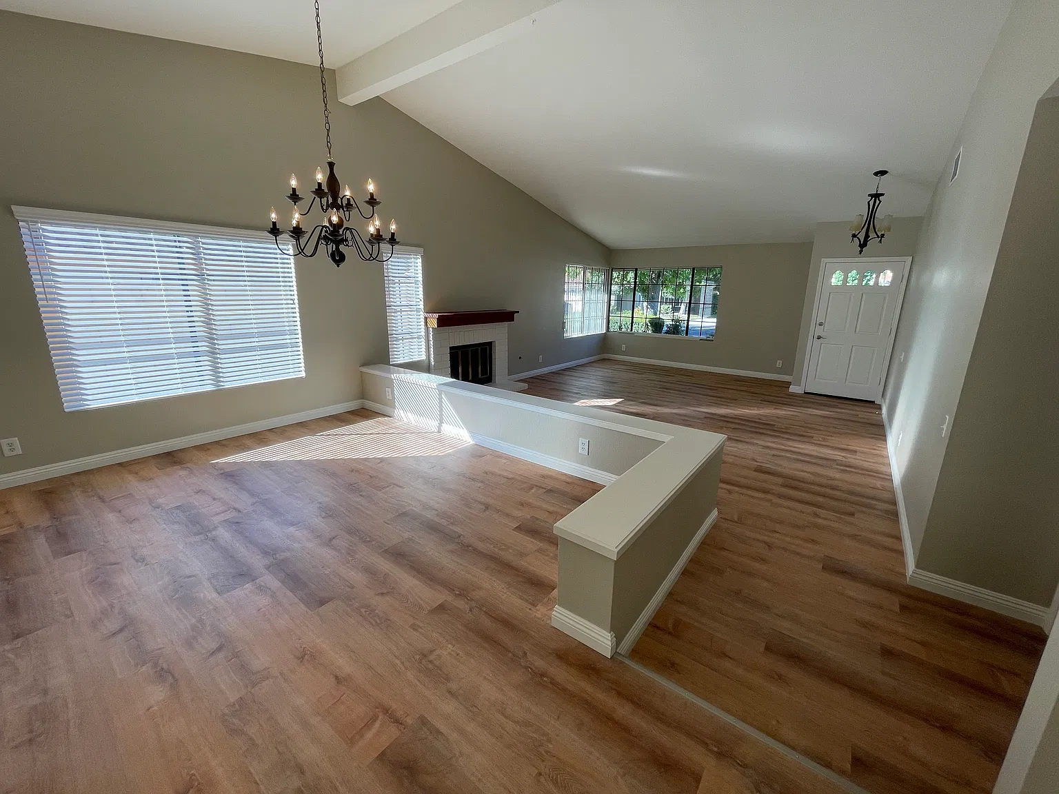 4 bed, 2242 sqft, $4,900 — Photo 1