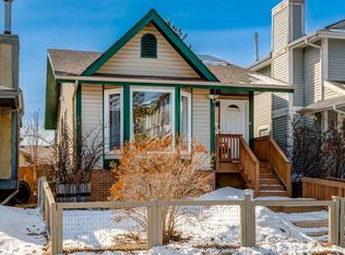 3 N Woodglen Cres SW, Calgary, AB T2W 4L1