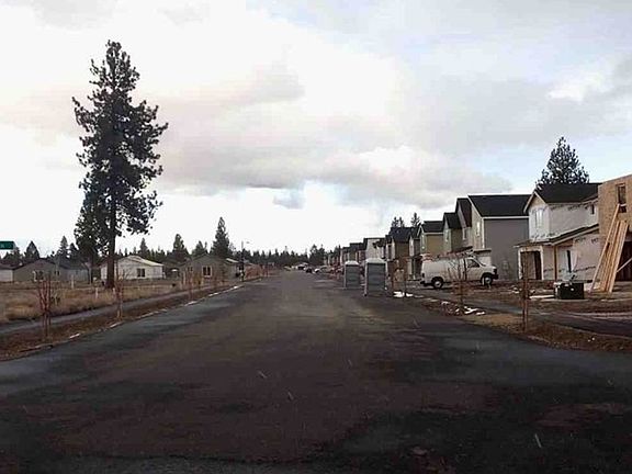 Exterior Neighborhood (street photo)