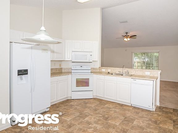 5th image of 592 Artesian Ln