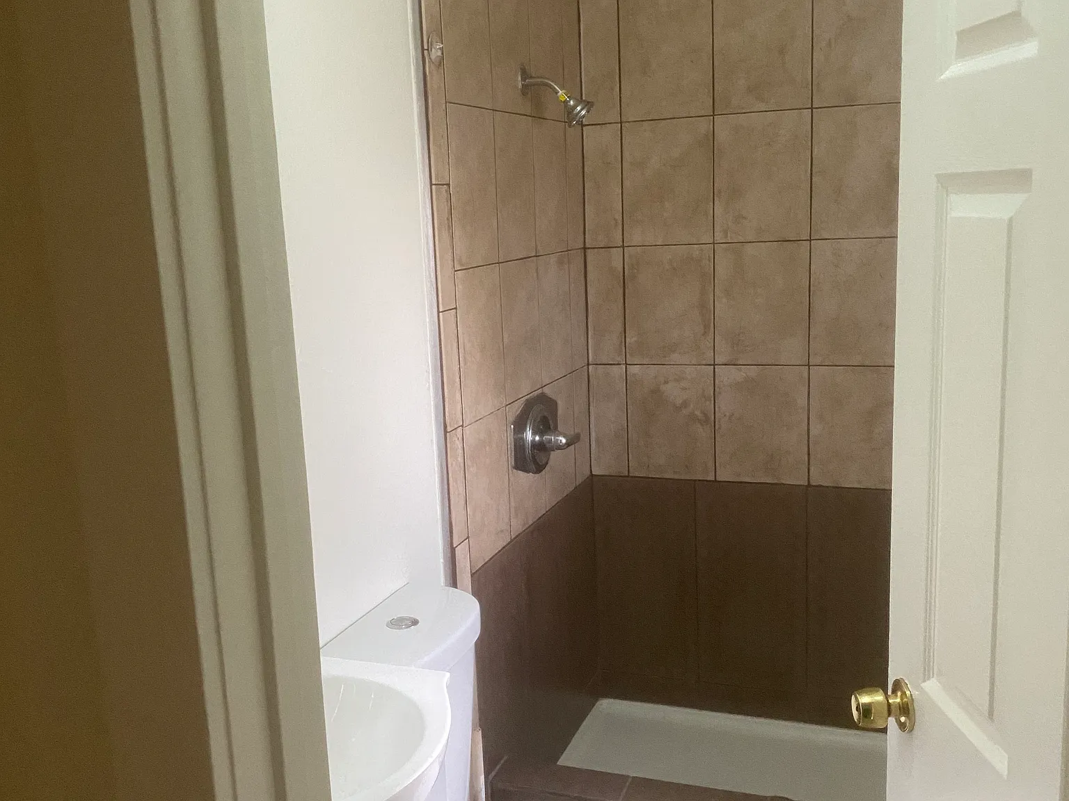 4 bed, 1200 sqft, $3,300 — Photo 2