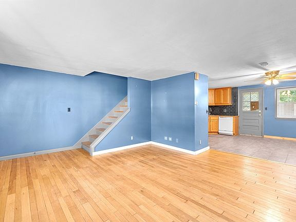 3rd image of 76 Jefferson St Unit 76