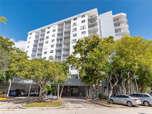 1st image of 6900 Bay Dr APT 5B